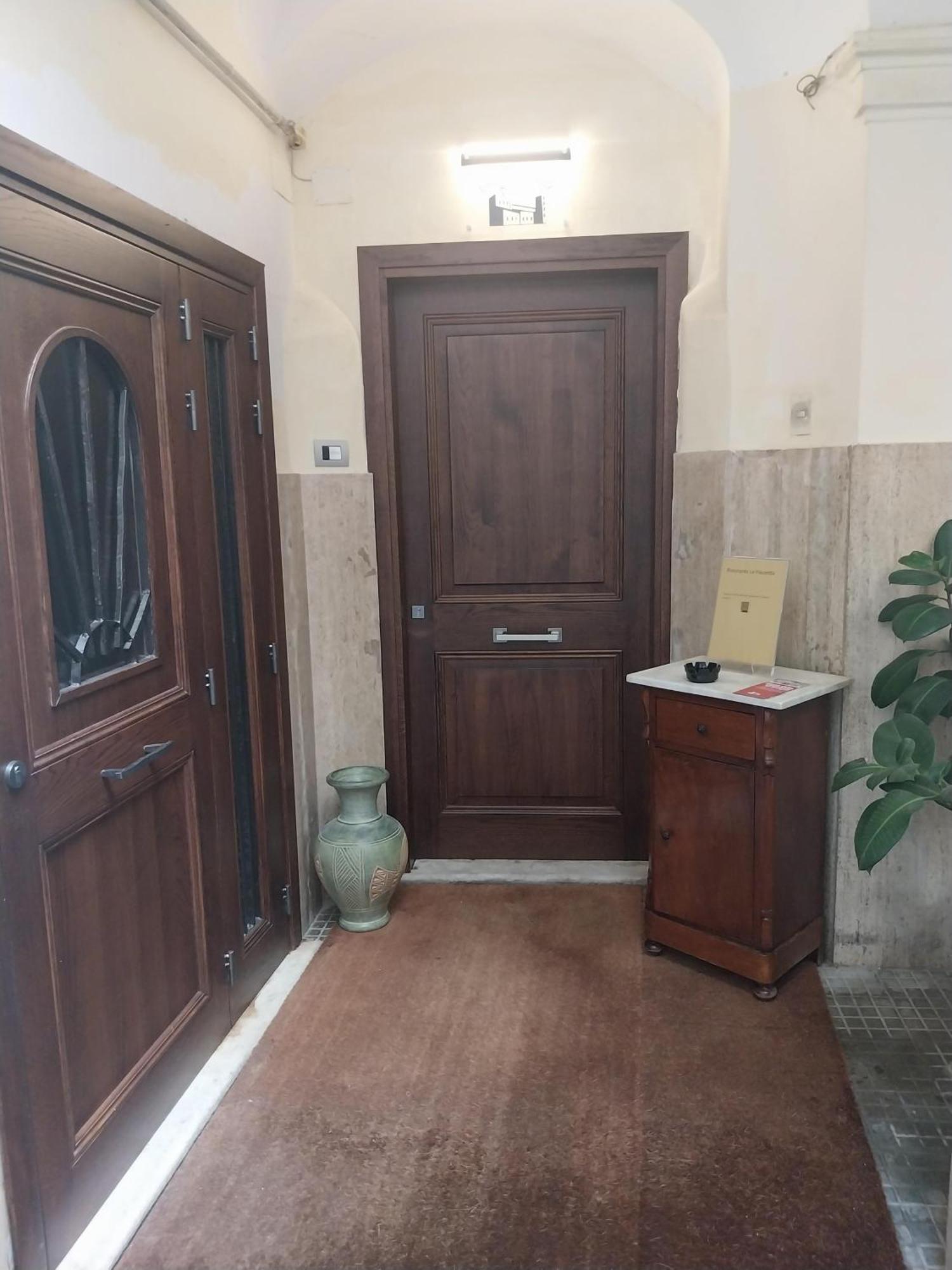 אנגני Affittacamere La Piazzetta מראה חיצוני תמונה